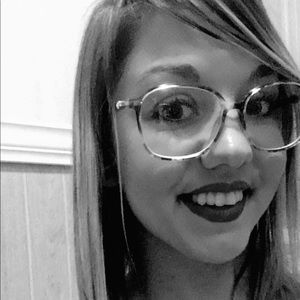 Meet your Posher, Raquel